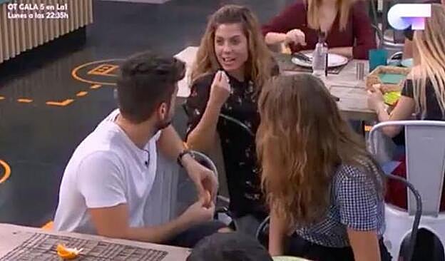 Ricky y Miriam en plena bronca.