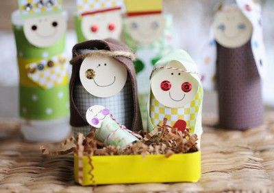 Uno de los materiales que hemos mencionado en la gran mayoría de diseños anteriores es la goma Eva. Y es que se presta para todo. Incluso puedes crear tu Belén sólo con este elemento. ¿Te atreves? Deberás elaborar un patrón para las figuras, y puede que te lleve más tiempo el montaje. Pero... ¿a que no va a haber otro igual?