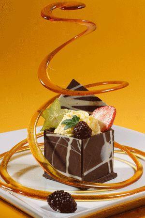 Pero también podemos mezclar todo lo que nos gusta. Chocolate, frutas, y caramelo. Esta elaboración te llevará algo más de tiempo pero seguro que lo acabas consiguiendo.