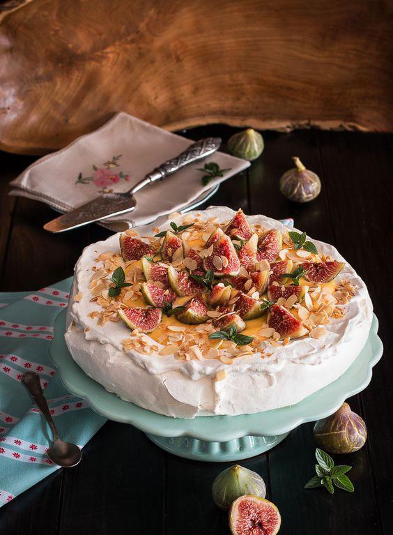 Y seguro, uno de los ingredientes que no os esperábais. ¡El higo! Lo mismo que esta tarta, puedes crearla con la fruta que quieras. Es el momento de darte el capricho, pues después de Navidades la operación bikini comienza.