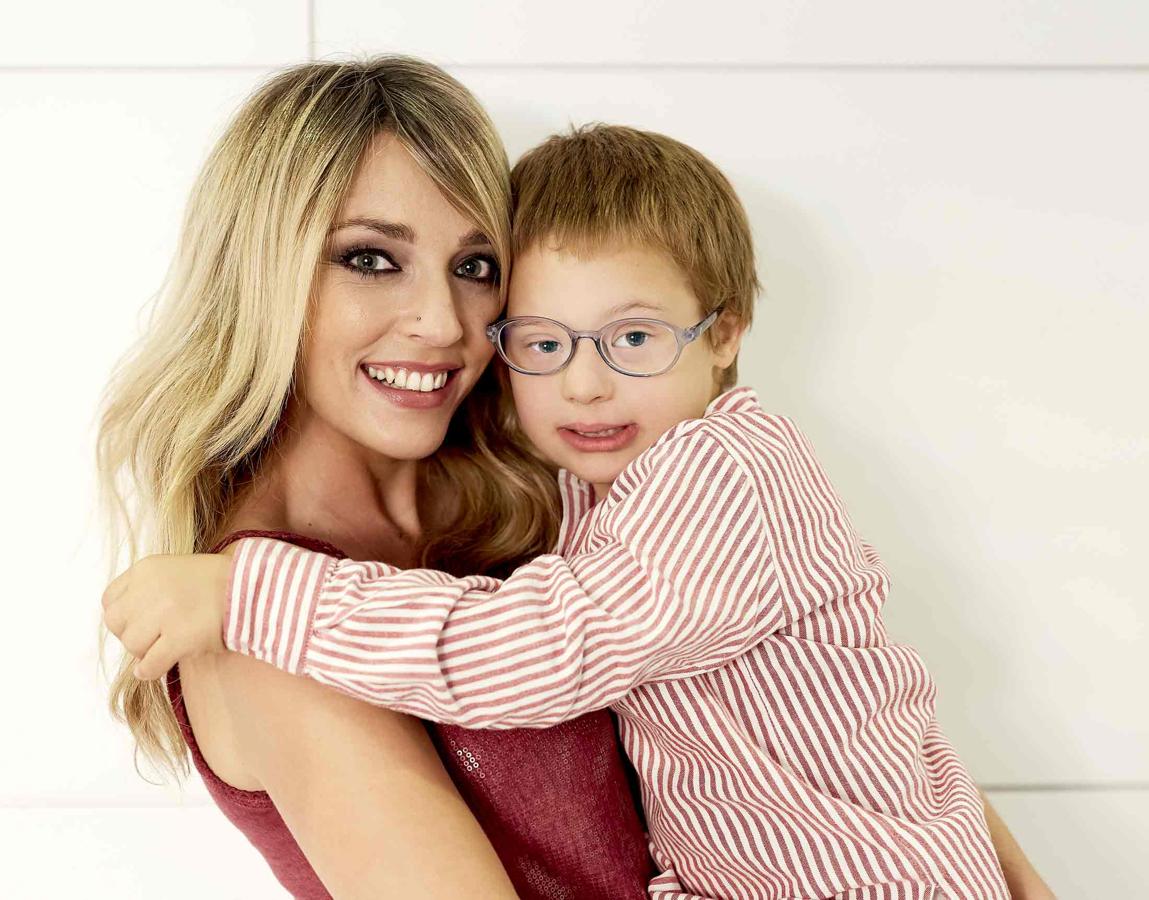 Anna Simon posa con José María para poner cara al cuarto mes del año.