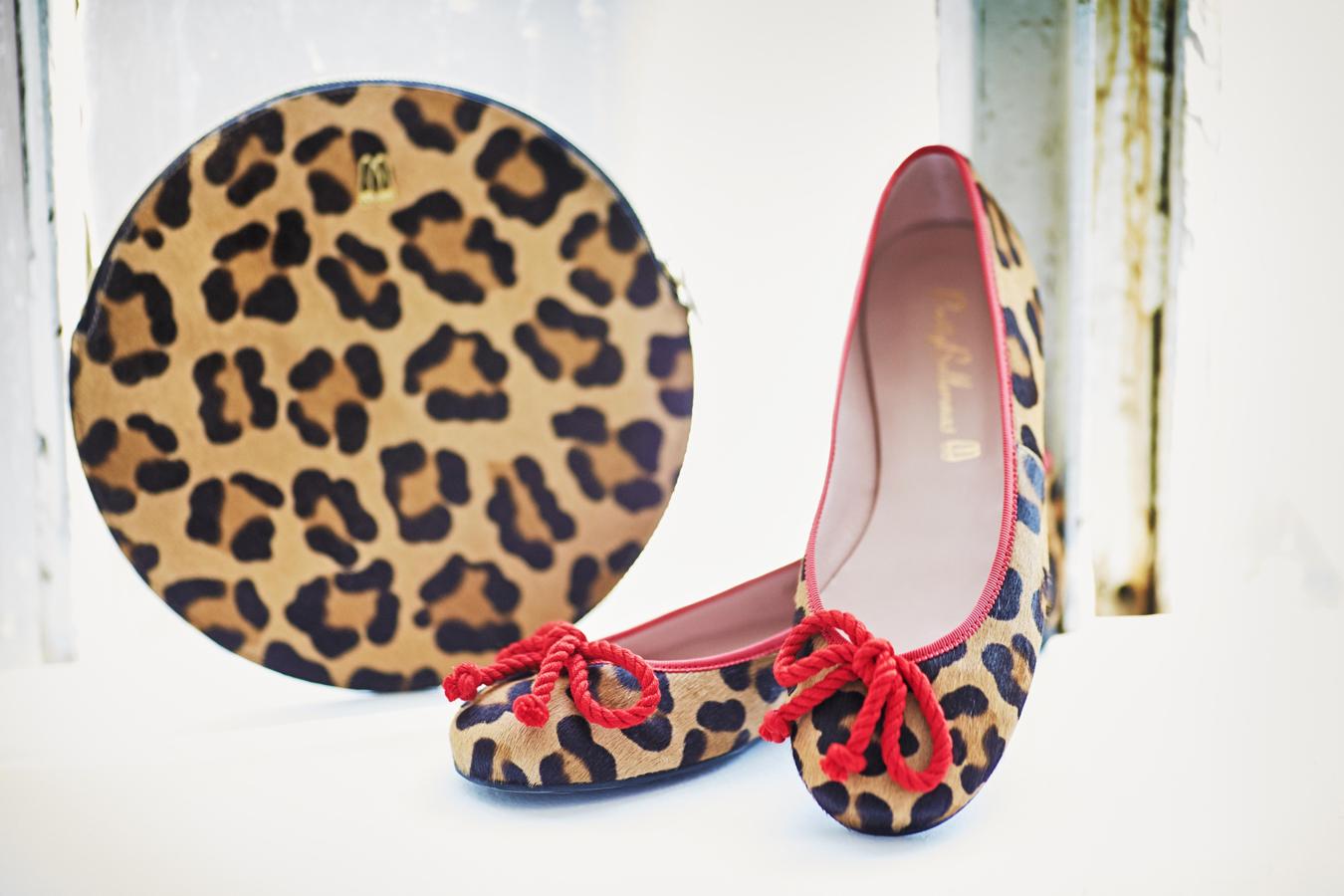 El modelo “Rosario leopard & red” es uno de los básicos favoritos de Olivia Palermo, imprescindible en su fondo de armario para completar cualquier look.