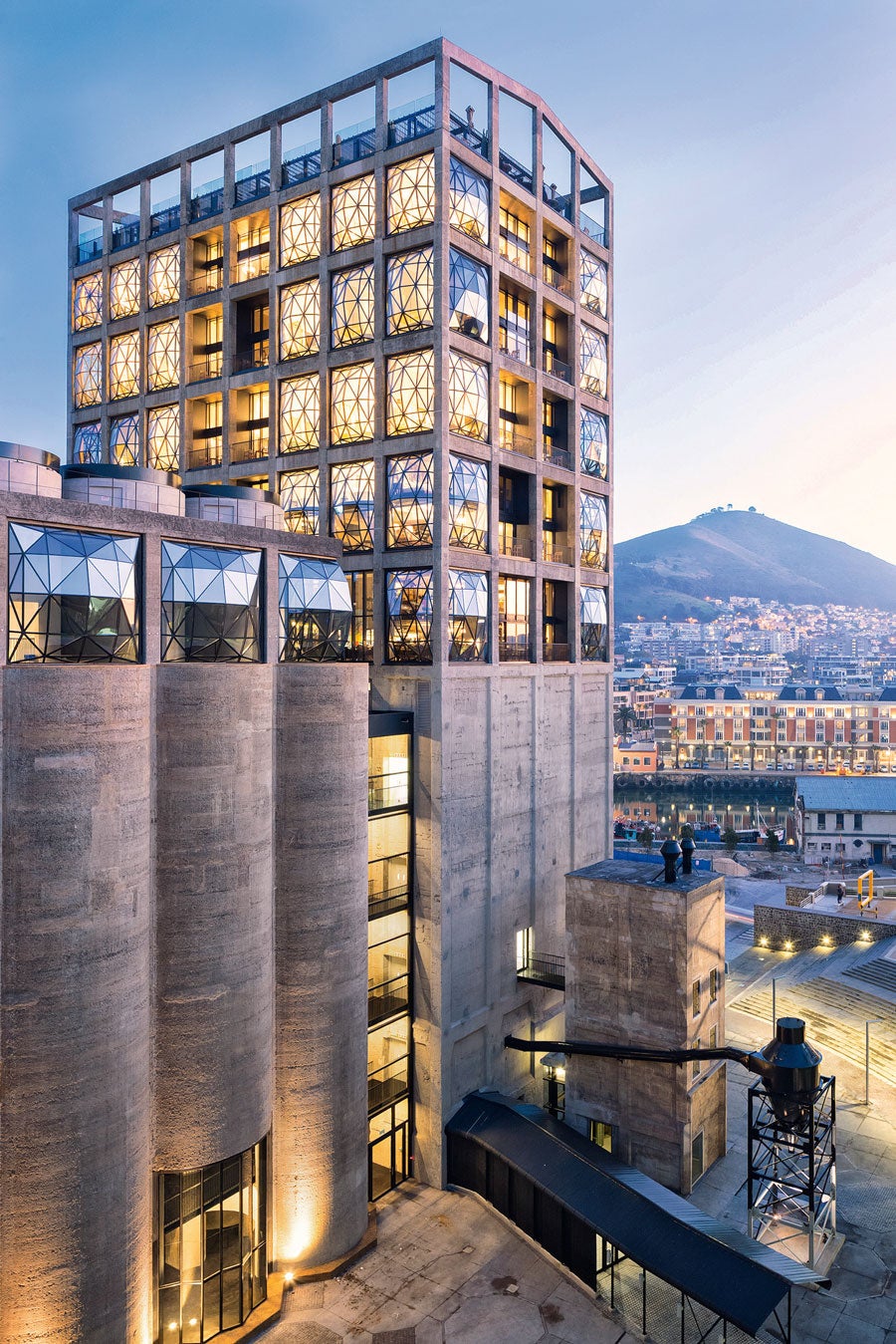 ¿Por qué ir? Museo de estreno. La capital sudafricana abre el mayor museo de arte contemporáneo de África, en un antiguo silo para grano.