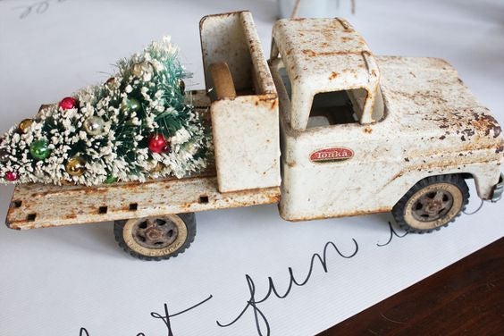 Hay adornos que tienen vida propia y significados muy especiales. Este es una señal de que nuestra ansiada Navidad llega... y cuando menos te lo esperas se va.