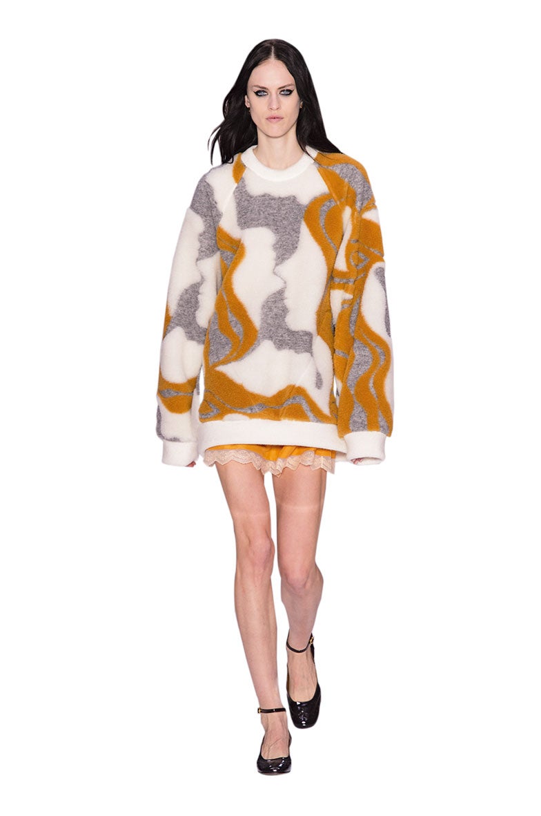 Quizás lo tenías olvidado pero debes poner un jersey en tu vida fashion lo antes posible. Jersey de Chloé.