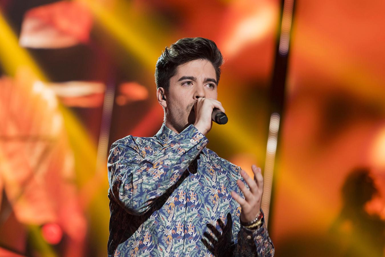 Interpretó la canción de Leiva 'La llamada'.