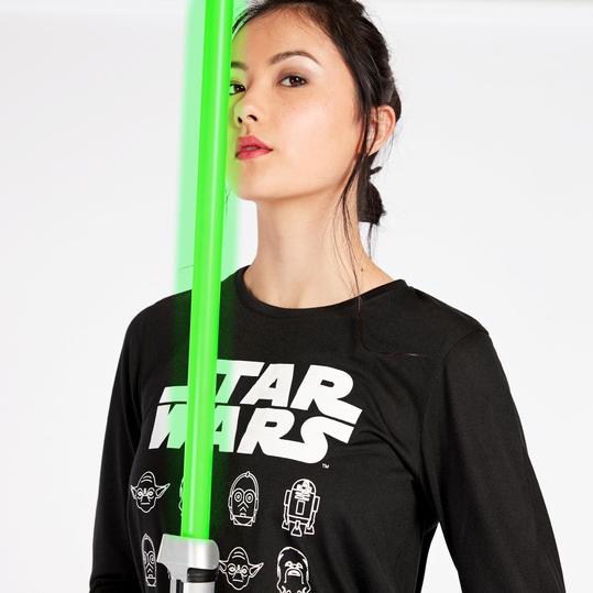 Camiseta negra con el logo de Star Wars de Sprinter: 9,99 euros.