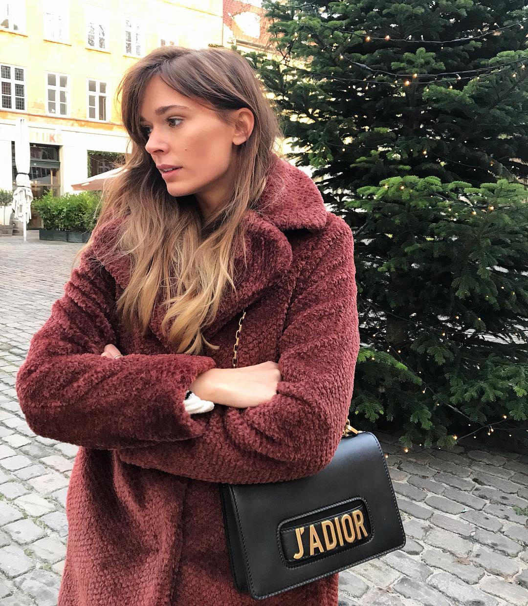 Una bonita foto de @_tinamaria con el abrigo que está practicamente agotado.