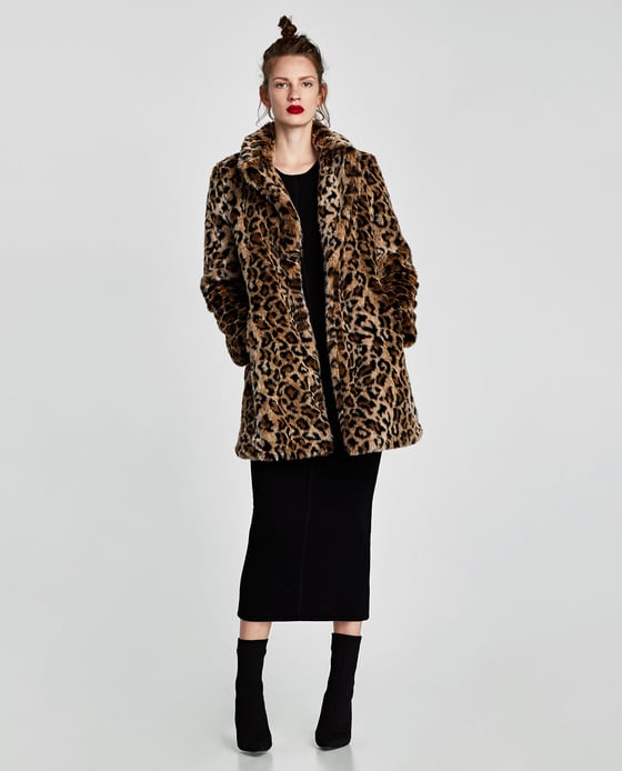Abrigo Teddy con estampado de leopardo de Zara. Precio: 79,95 euros.