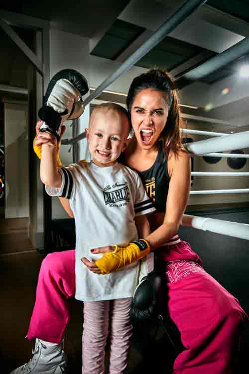 A octubre le ponen cara Macarena García y Erika.