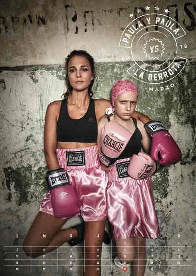 Paula Echevarría posa con su tocaya en este calendario que, este año, lleva como título 'Resistiré'.