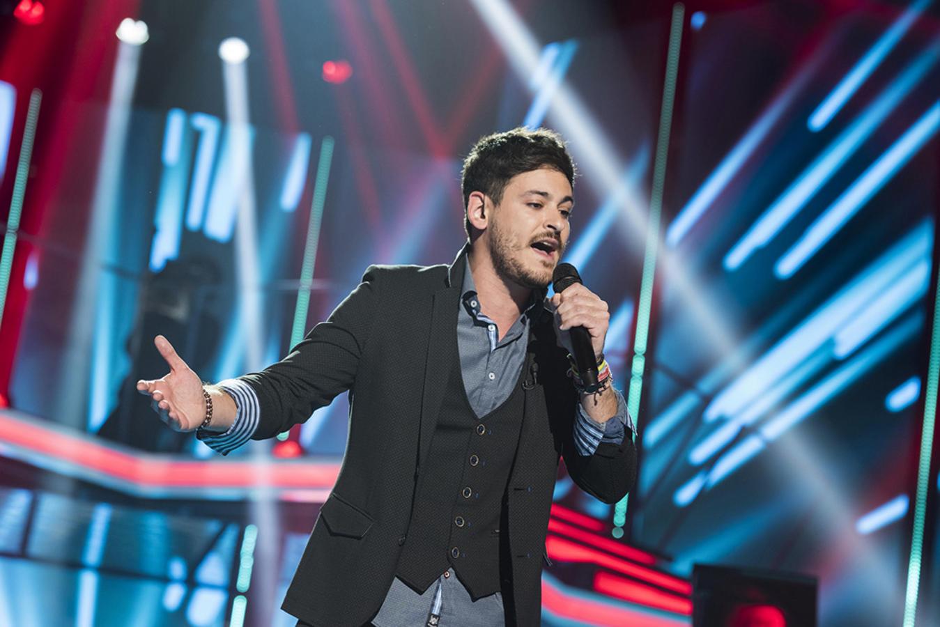 Se ganó la salvación del público interpretando 'Mi héroe' de Antonio Orozco.