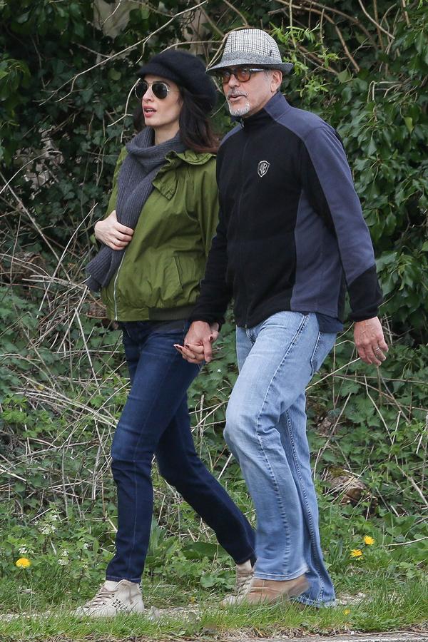 El matrimonio anunció medidas legales contra 'Chi', la revista italiana que publicó en su portada la primera imagen de los bebés.