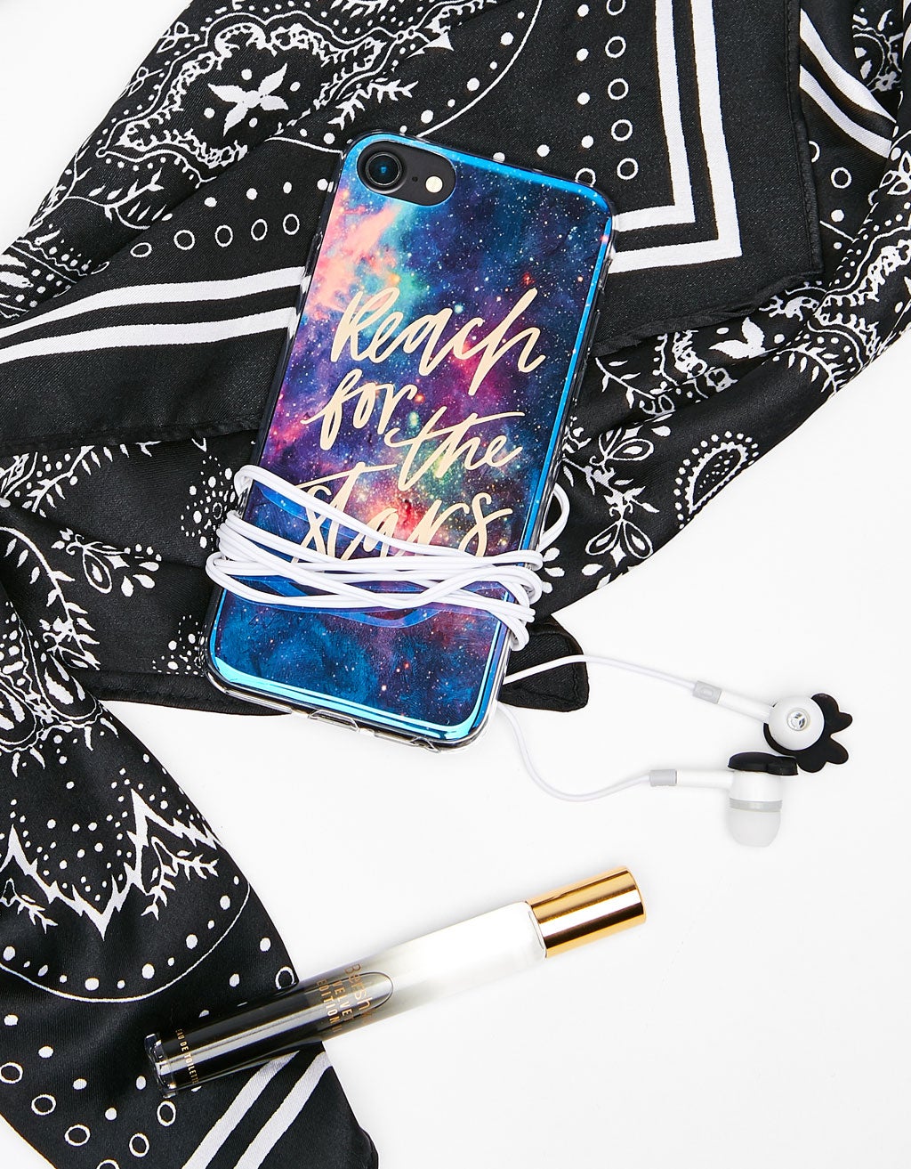 Funda de móvil con texto de Bershka: 5,99 euros.