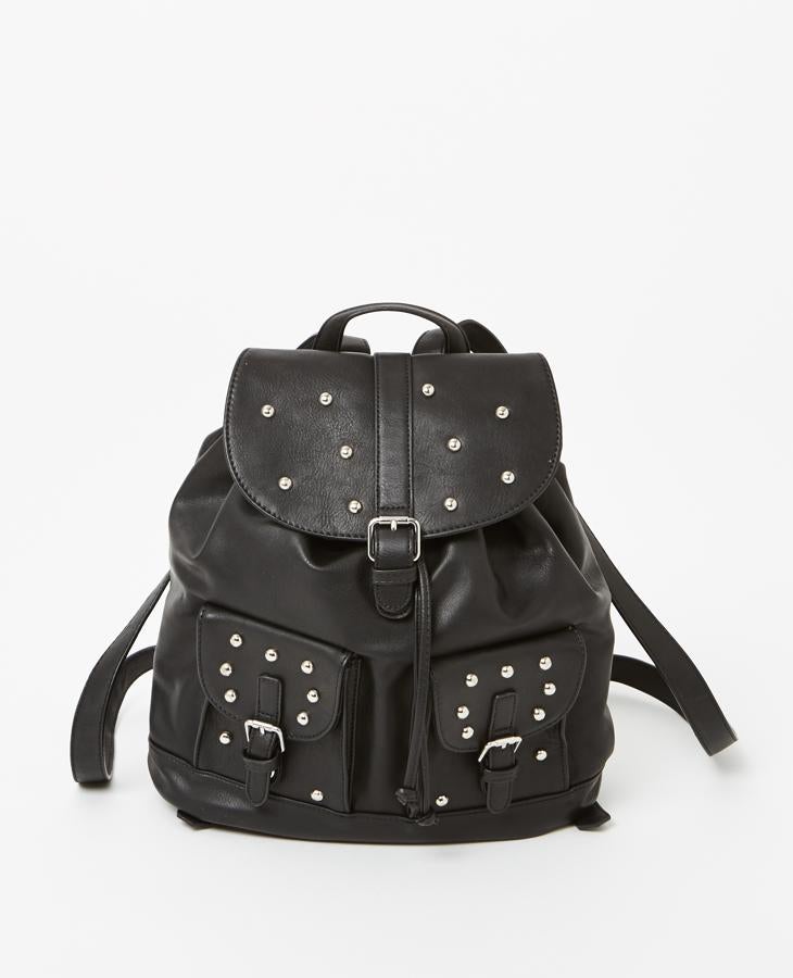 Mochila con tachuelas de Pimkie: 25,99 euros.