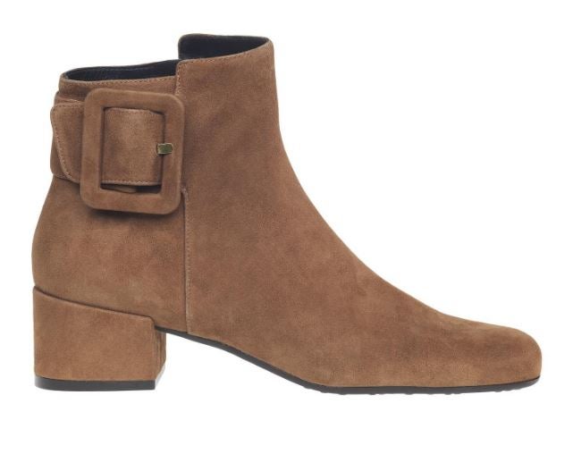 Boitines de ante marrón de Úrsula Mascaró. Precio: 295 euros.