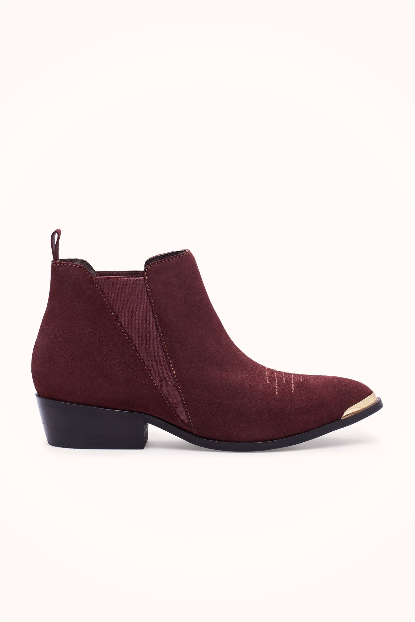 Botines de serraje con puntera dorada de Cortefiel. Precio: 59,99 euros.