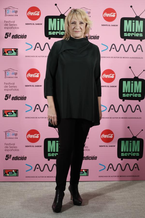 Apostar por el 'total black' como ha hecho Blanca Portillo suele ser sinónimo de acierto, pero no en esta ocasión. El look de la actriz es demasiado informal.