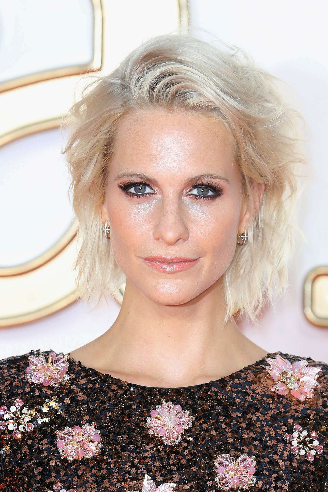 Poppy Delevingne cambió el pelo largo por un bob ondulado muy estiloso.