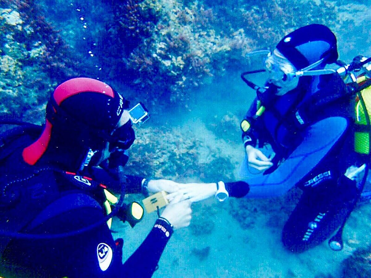 Patricia Montero se prometía a Álex Adrover bajo el agua y nos lo contó todo en su blog.