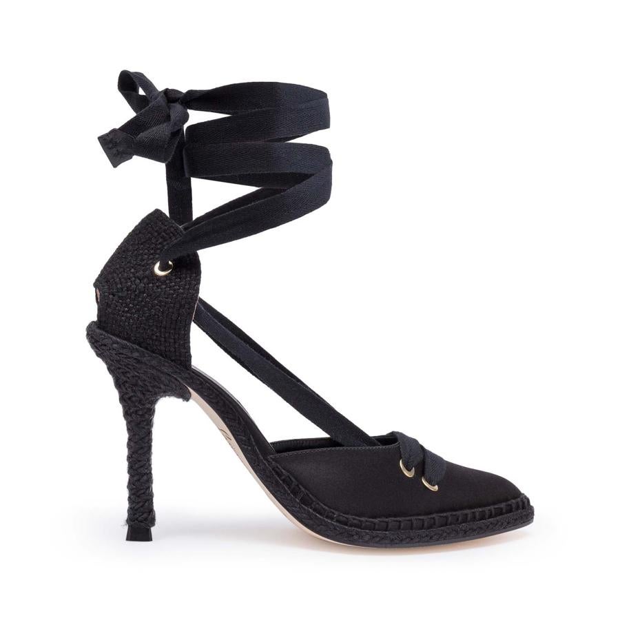 Las alpargatas más especiales de la colaboración entre Manolo Blahnik y Castañer (Precio: 395 euros).