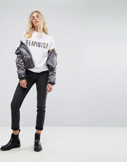 Camiseta con mensaje e ilustraciones de Offset Collage: 31 euros.