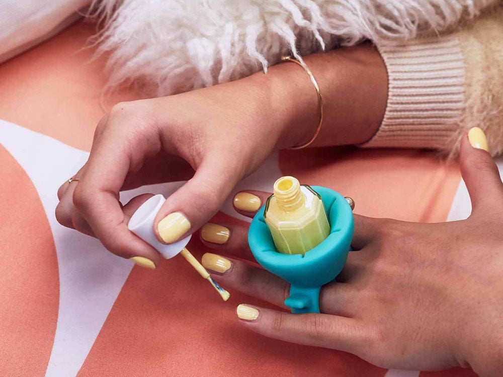 Anillo para pintarse las uñas de El regalador: 12,95 euros.