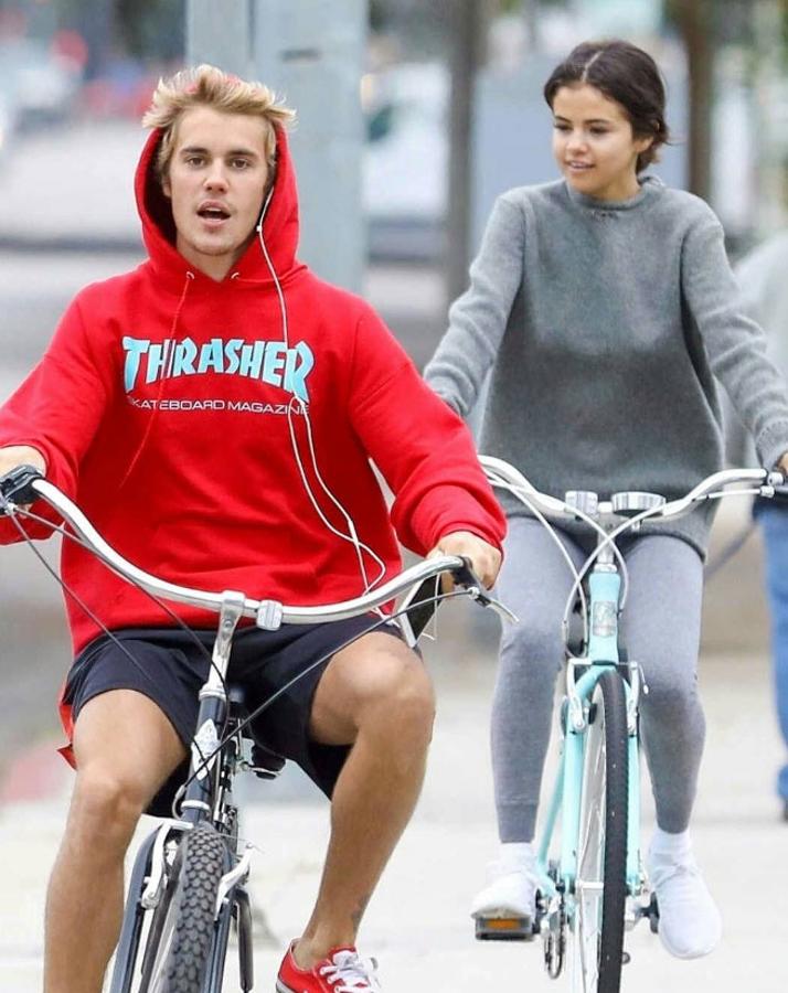 Una de las vueltas más esperadas sobretodo por los muchos fans que comparten Justin y Selena. Esta fue la primera fotografía en la que se les vio juntos de nuevo, este mismo noviembre.
