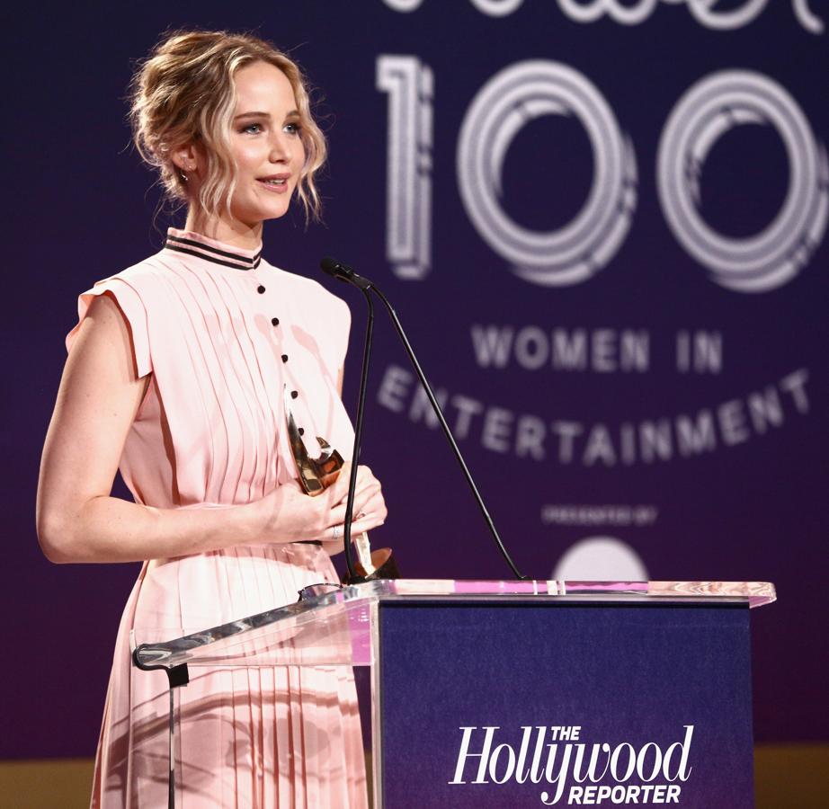 el recogido 'messy' con mechones sueltos de Jennifer Lawrence.