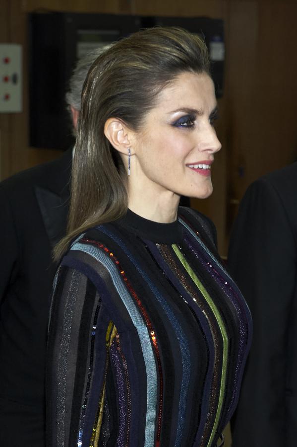 La melena efecto 'wet' con volumen de la Reina Letizia