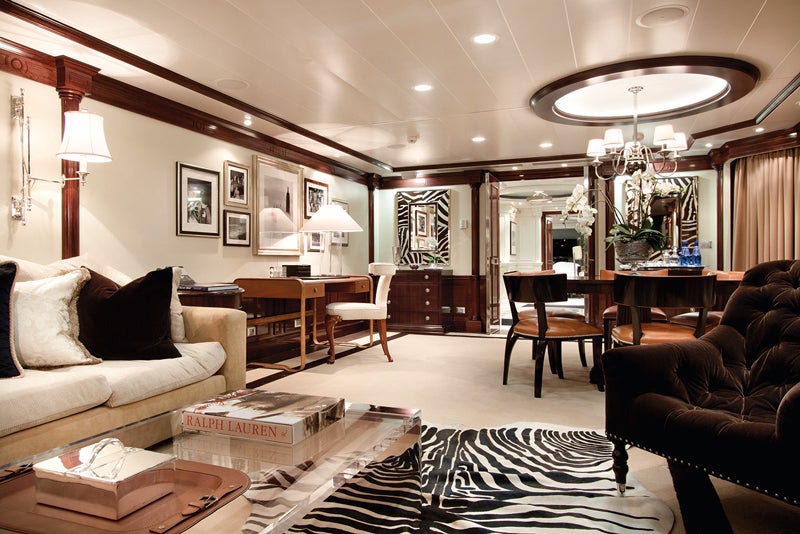 LA MODA Y LA DECORACIÓN se unen en esta Owner’s suite situada en uno de los cruceros de Oceania Cruises, que ha sido decorada por Ralph Lauren con su línea Home Collection. Son 185 m2, con una sala de estar, un dormitorio, dos vestidores, sala de música y biblioteca.