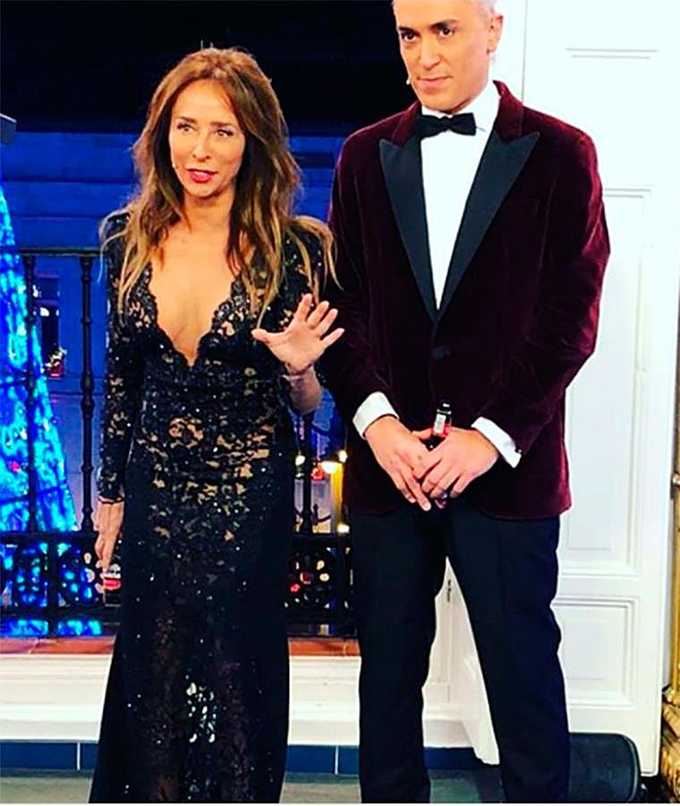 María Patiño compartió esta foto junto a KIko Hernández de la transmisión de las Campanadas 2017.