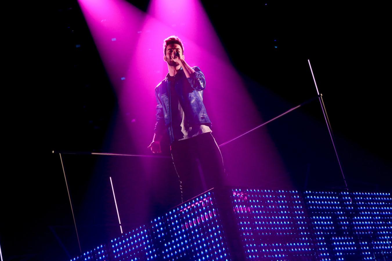 Agoney cantó el tema "Without you" de David Guetta.