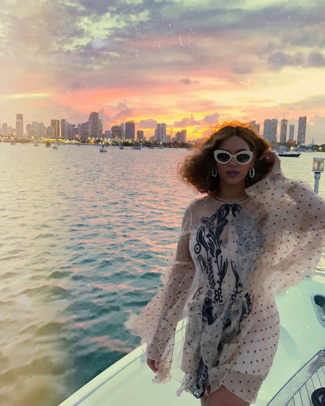 El 27 de diciembre Beyoncé se dejaba fotografíar con un bob con el que ya la hemos visto en otras ocasiones. ¿Será así de verdad su pelo?