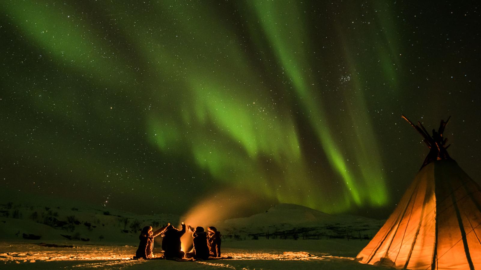 En noviembre te proponemos vivir uno de los espectáculos naturales más impresionantes: las auroras boreales que podrás perseguir en Noruega, Finlandia, Groenlandia o Islandia.