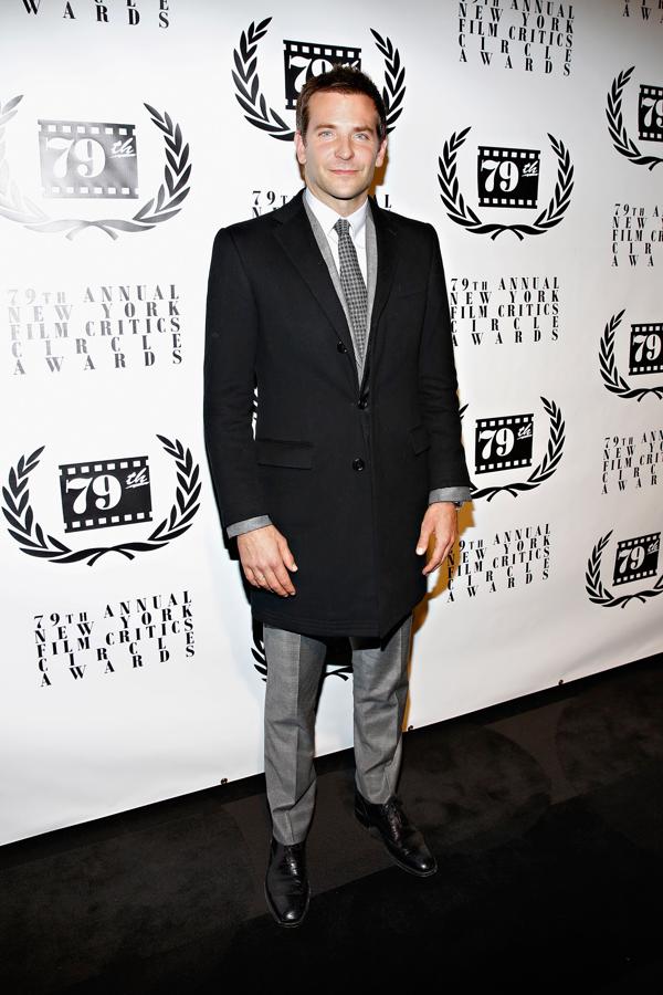 Nadie lleva el estampado Príncipe de Gales mejor que Bradley Cooper.