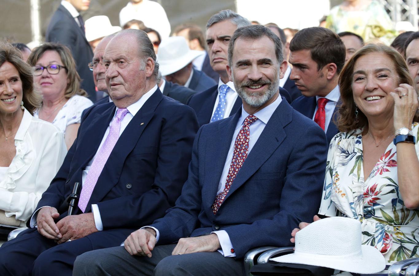 "Velar por la dignidad de la institución, preservar su prestigio y observar una conducta íntegra, honesta y transparente", así describía Felipe VI sus funciones tras la abdicación de su padre.