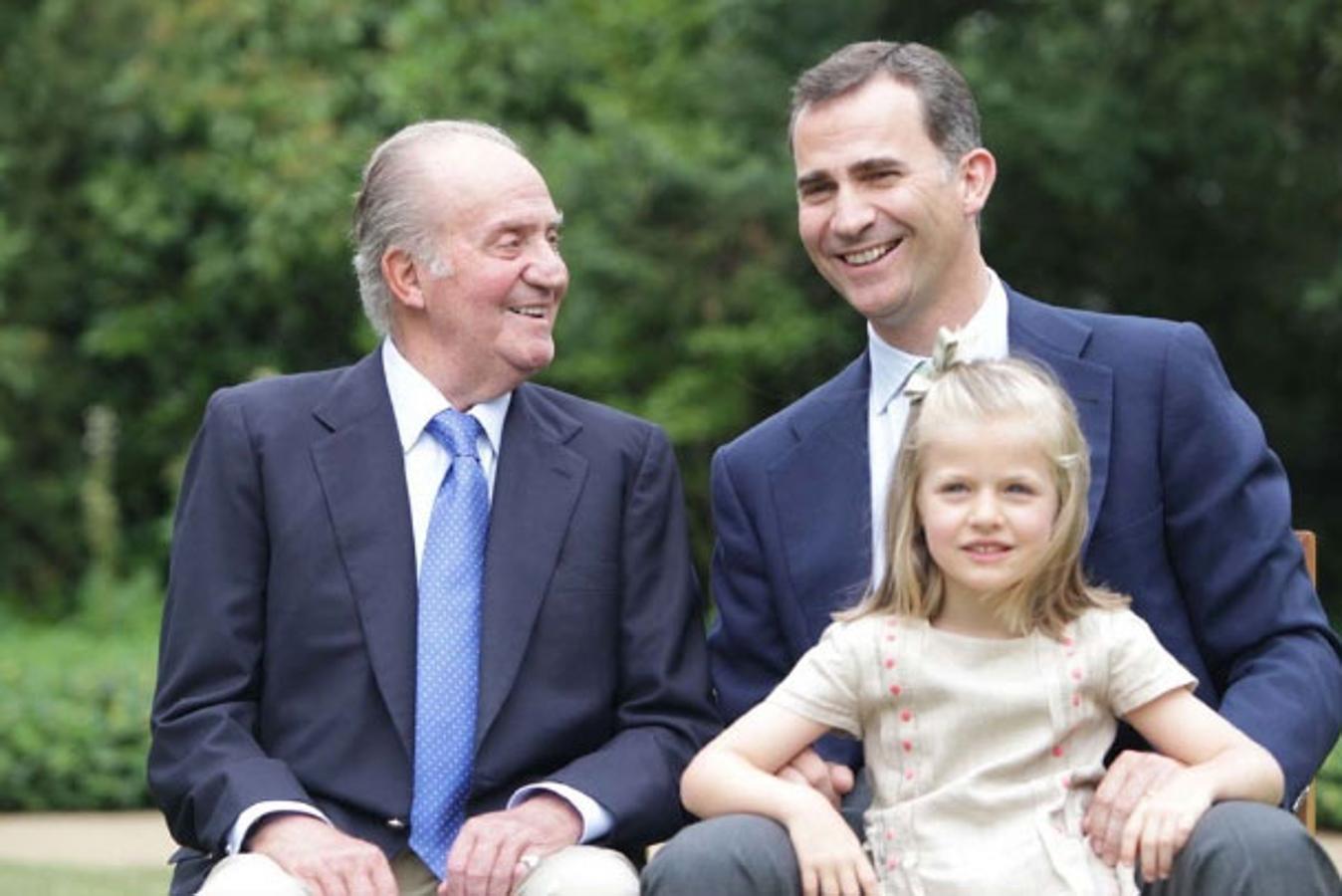 En esta fotografía se ven las tres generaciones: Don juan Carlos I, Felipe VI y la Infanta Leonor.