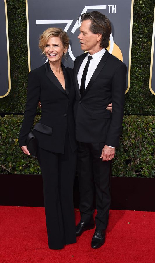 Kyra Sedgwick y Kevin Bacon en los Globos de Oro 2018.