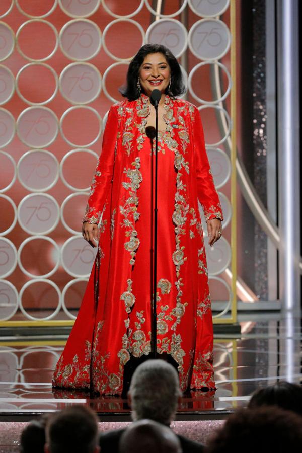 La presidenta de la Asociación de la Prensa Extranjera de Hollywood, no cumplió con el vestuario oscuro, pero en su discurso habló sobre la necesidad de luchar por un mundo más justo.