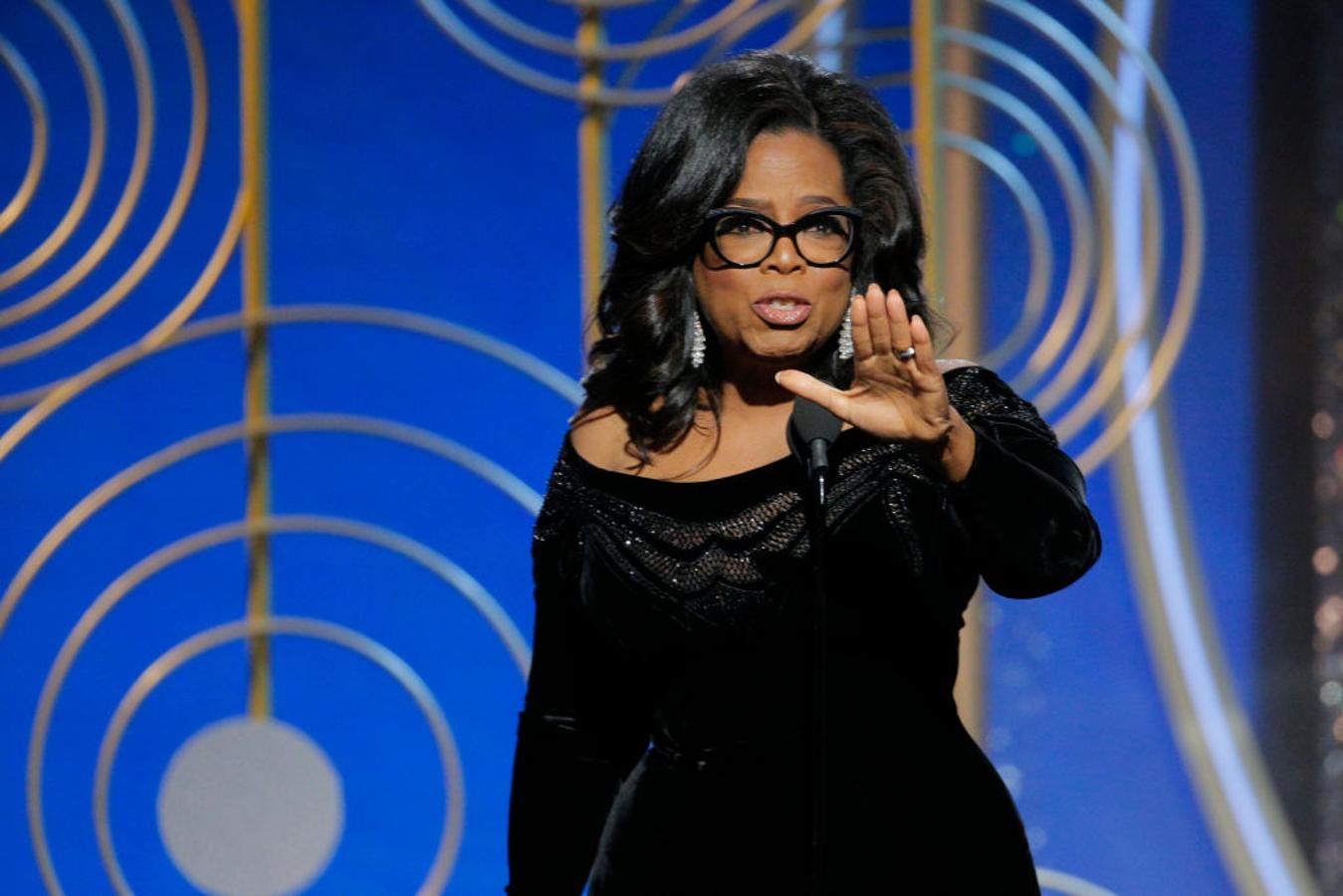 Oprah Winfrey habló orgullosa y muy emocionada por alzarse con el premio de honor, como mujer negra. "Me siento orgullosa de las mujeres que han hablado", aseguró en su discurso.