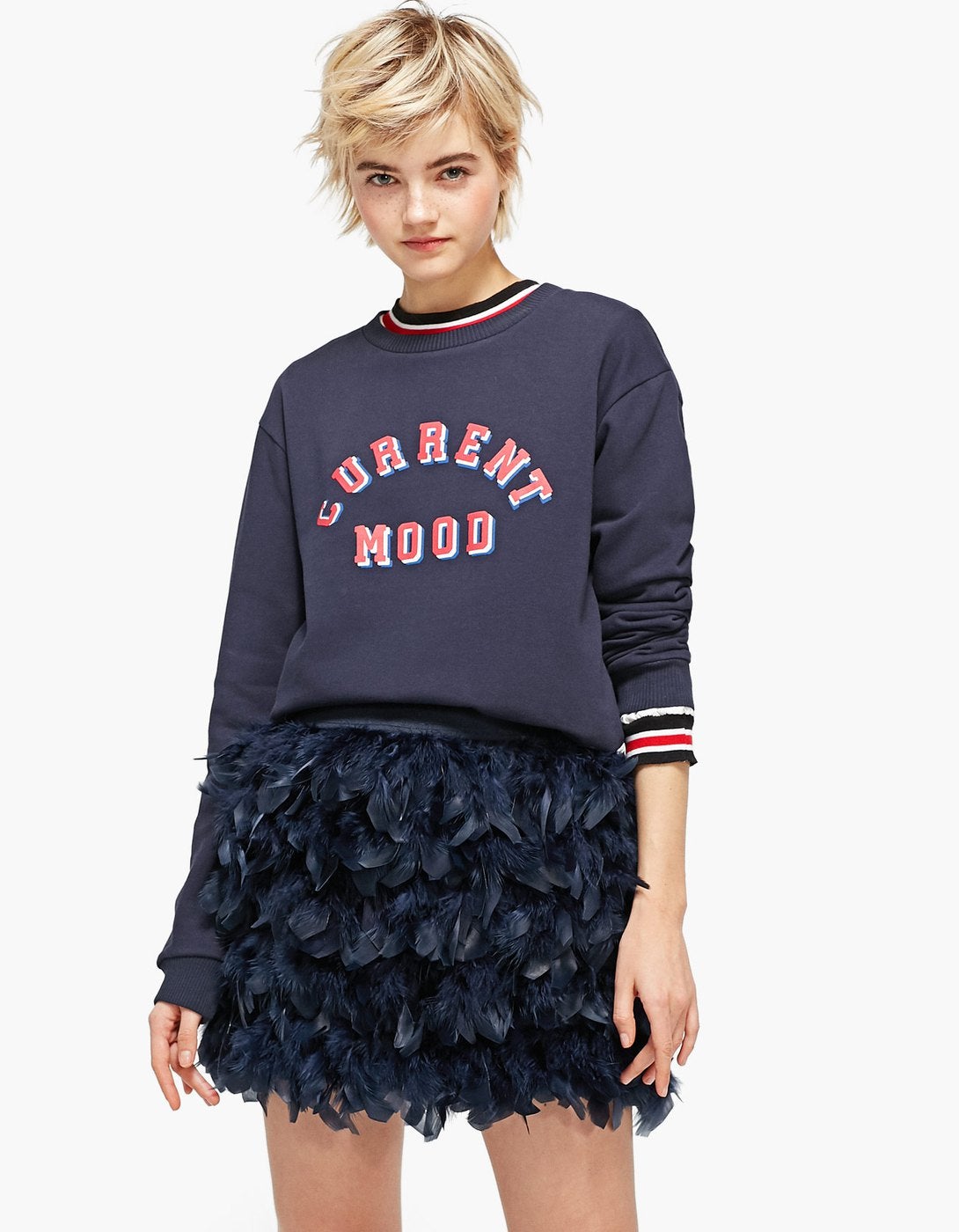 Falda de plumas azul marino. Precio: 12,95 euros (antes 19,95 euros)