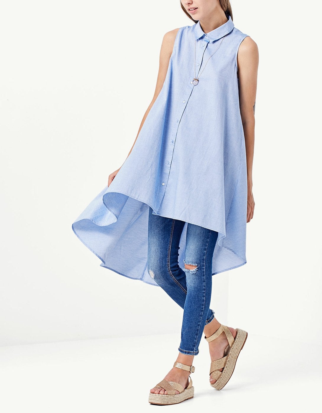 Blusa sin mangas oversize. Precio: 15,99 euros (antes 22,95 euros)