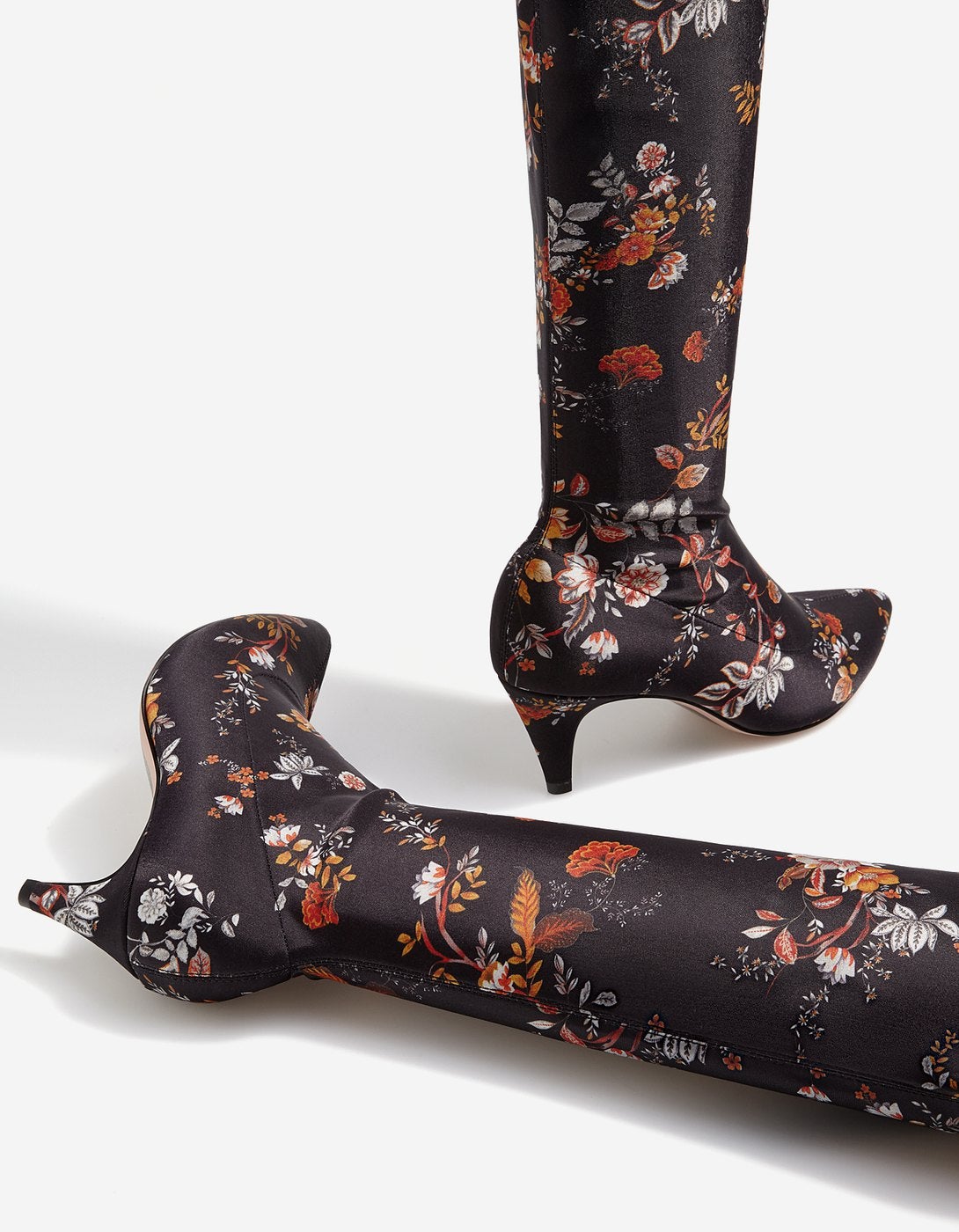 Botas altas estampadas. Precio: 25,99 euros (antes 45,95 euros)