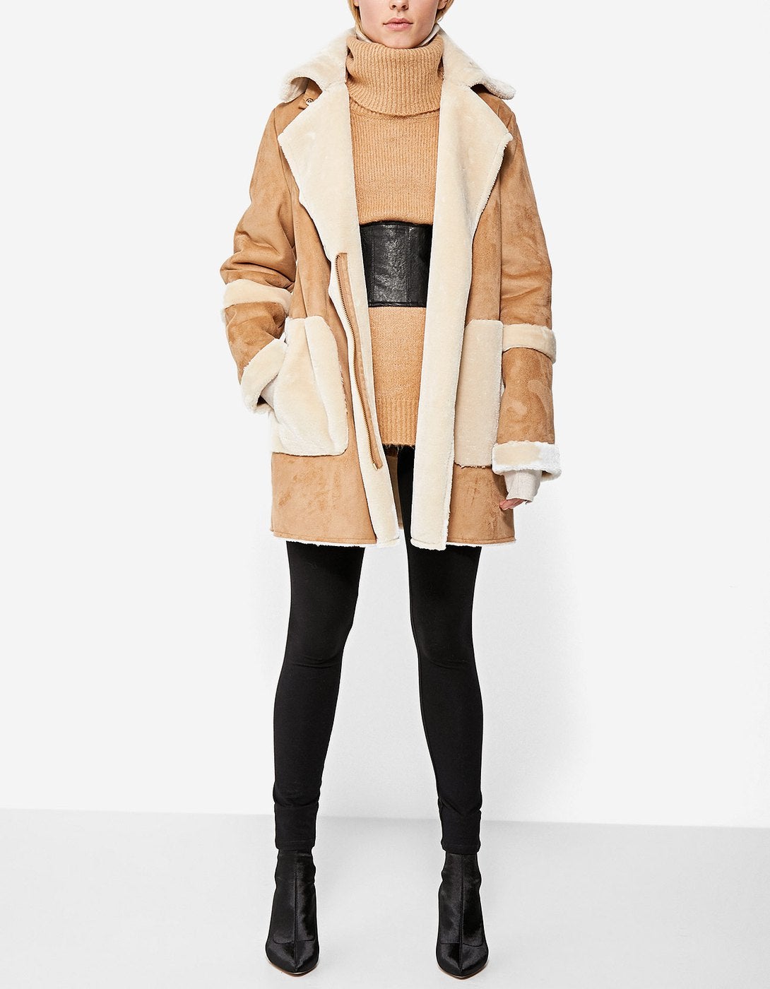 Chaqueta beige de doble faz. Precio: 29,99 euros (antes 49,95 euros)