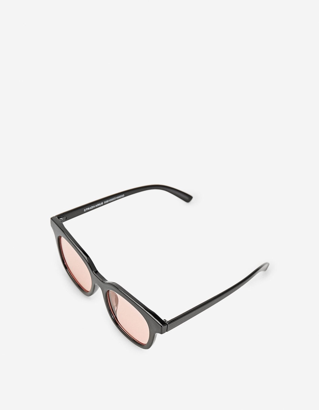 Gafas de pasta con cristal rosa. Precio: 5,99 euros (antes 9,95 euros)