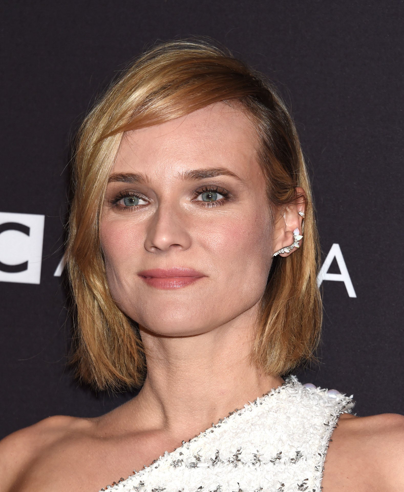 Diane Kruger con un bob recto, casi a la altura de los hombros.