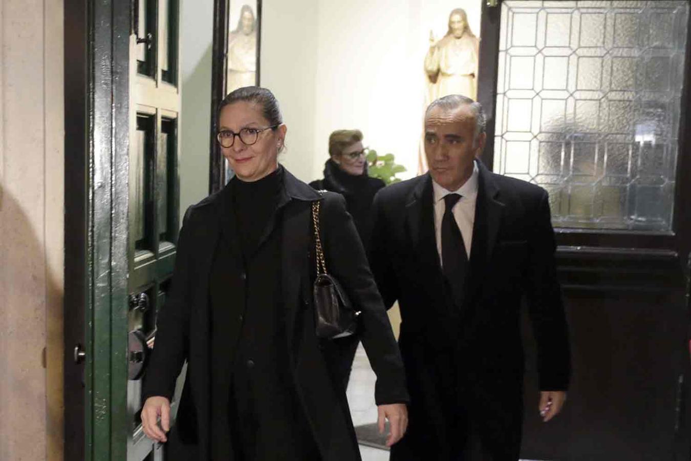 Cuca Martínez-Bordiú y José Villaseñor, entre los asistentes al funeral de Carmen Franco.