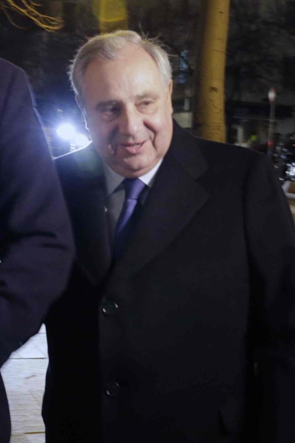 Fernando Martínez de Irujo entre los aisistentes al funeral de Fernando Martínez de Irujo en la iglesia de San Francisco de Borja.