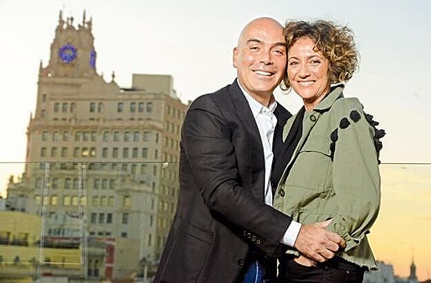 Kike Sarasola junto a Ana García Lozano.